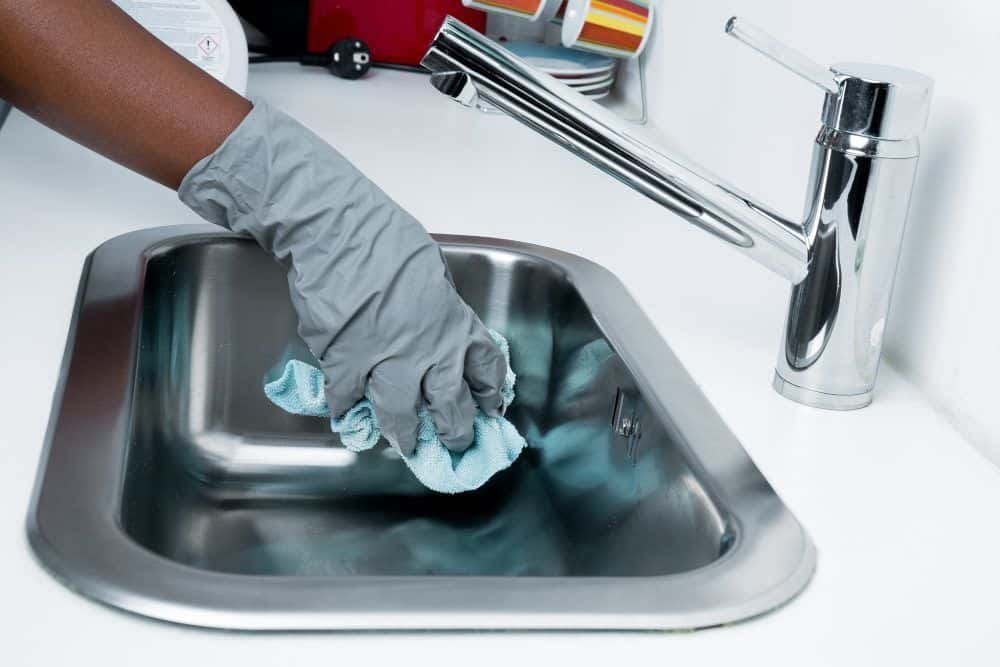 Cleaning A Kitchen Sink Cleaning A Kitchen Sink